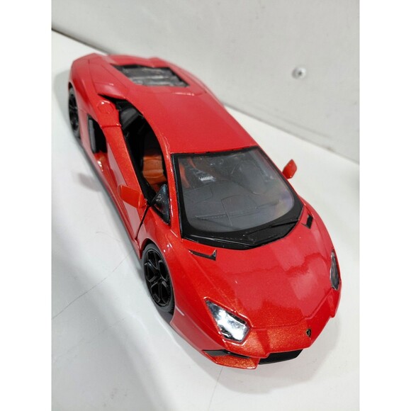 Maisto Die Cast 1/24 Scale Lamborghini Aventador LP700-4 Supercar - Picture 4 of 12